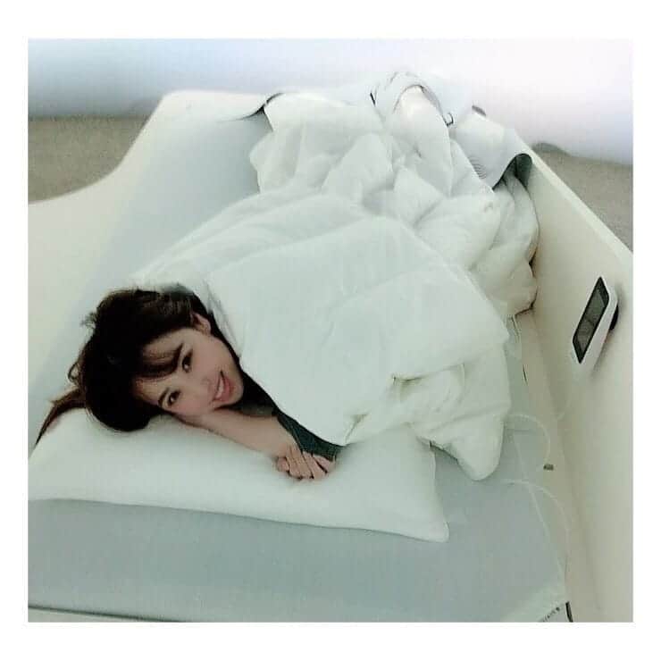 垰智子さんのインスタグラム写真 - (垰智子Instagram)「皆さん、快適な睡眠とれてますか？😪 . 2月3日に新発売された『NEWPEACE』(ニューピース)のマットレスは、 AI・テクノロジーによる、動きと温度コントロールする事で理想の睡眠を提供してくれるマットレス🛌 . なんと、リモコンを押す事で自分の身体を計測してくれて、快適な寝付きから起床までをマットレスが動いたり温度を温めたりして調整してくれるの♡ . しかも、ちゃんとAIが毎日の睡眠データを取ってそのデータを管理してくれるから、もはやマットレスもここまで来たか！とビックリ🥺✨ . ストレッチモードとかあって、身体を伸ばしたりも出来るよ♪ . 1日の1/3は睡眠と言われてるくらい、良い睡眠をとることってすごく大切💕 . 今、 NEWPEACEのWEBサイトから申し込みをすると誰でも睡眠体験が無料で可能だから、ぜひこの機会に行ってみて☆ . 合わせて、NEWPEACEでの睡眠体験をSNS投稿すると素敵なお宿の宿泊体験ができるキャンペーンが実施中だそう！詳しくは「 NEWPEACE 動きで眠る キャンペーン 」で検索してみてね♪ . . #NEWPEACE #銀座で雲海 #動きで眠る #bcginza #AIモーションマットレス #睡眠 #理想の睡眠 #美健康睡眠 #PR #sleep #寝具 #快眠 #longsleeper」2月6日 21時27分 - taotao_tomo