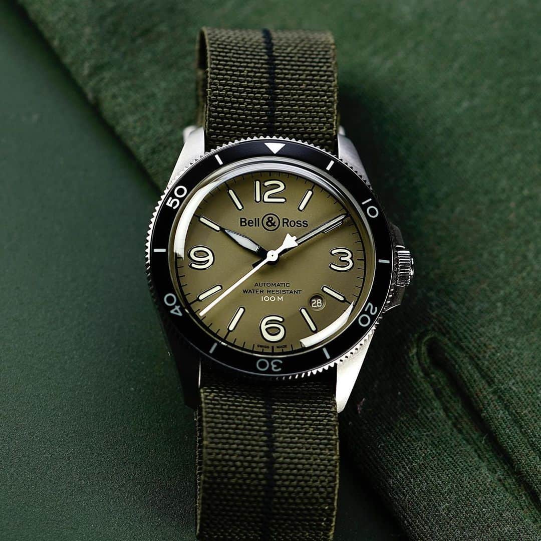 Daily Watchさんのインスタグラム写真 - (Daily WatchInstagram)「That Military Green 👌🏼 The new BR V2-92 Military Green from @BellRossWatches with elastic textile strap #BellRoss」2月6日 21時30分 - dailywatch