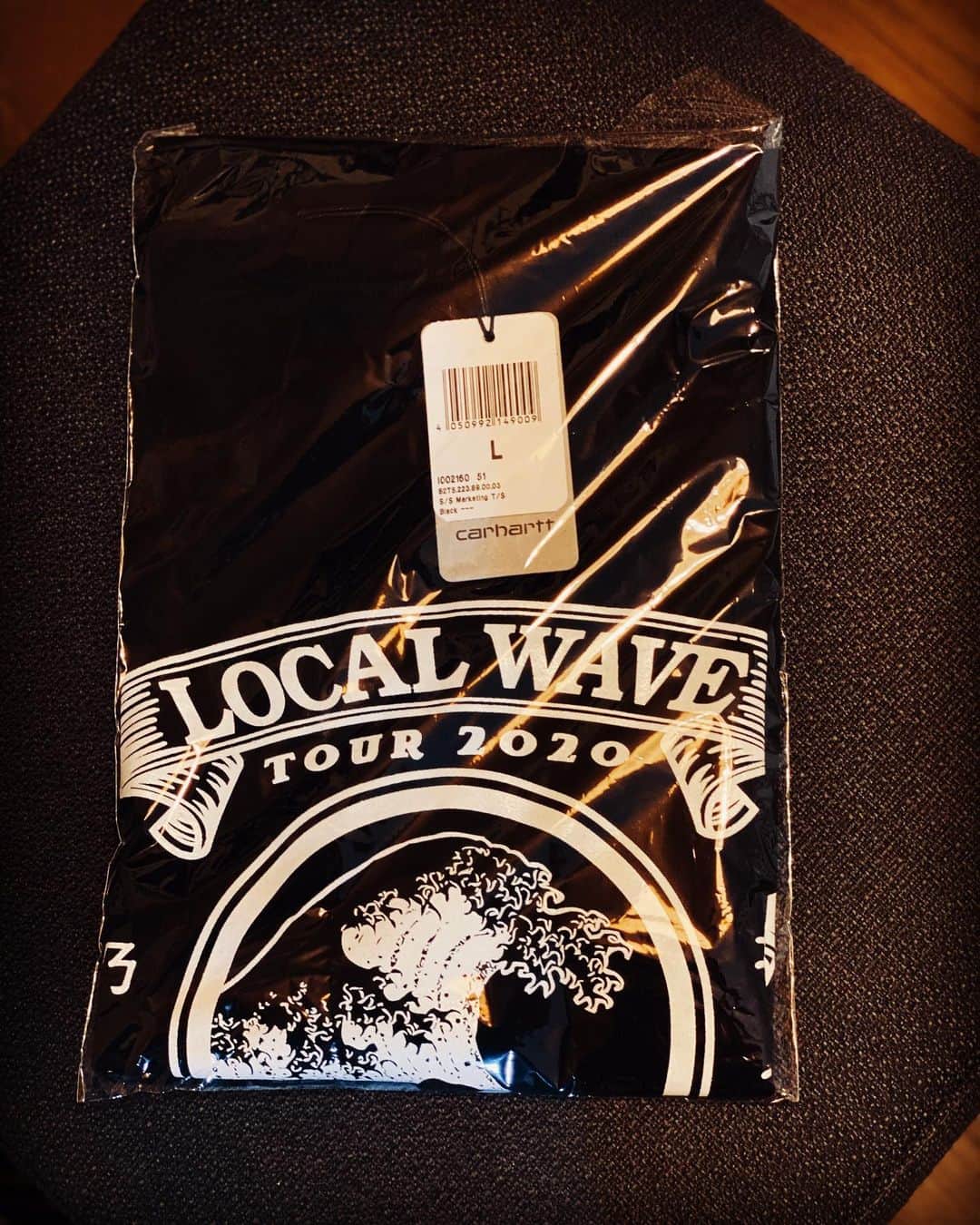 田我流さんのインスタグラム写真 - (田我流Instagram)「ただ今進行中のLocal Wave Tourですが、ここで @carharttwip_jp さんのありがたい援護射撃、会場限定のツアーT-shirtが出来あがりました。今週末の大阪からの発売になりますので欲しい方は是非遊びに来て下さい。デザインは藤沢のいかれたマイメンの　@m__a__r__u  君がしてくれました。  LOCAL WAVE TOUR T-SHIRT (Supported by Carhartt WIP) color: Black / size: M,L,XL,2XL ¥4,500(tax in)  #田我流#localwavetour #carharttwip#ツアー日程はプロフから飛んでや」2月6日 21時37分 - dengaryu138