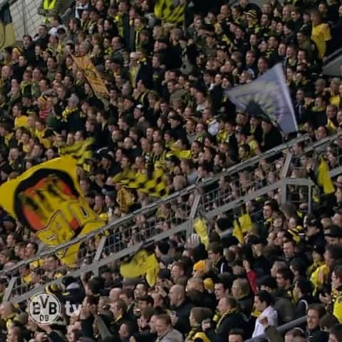 ケヴィン・グロスクロイツのインスタグラム：「Wat waren wir für ein geiles Team 🖤💛 #fürimmerdeutschermeister」