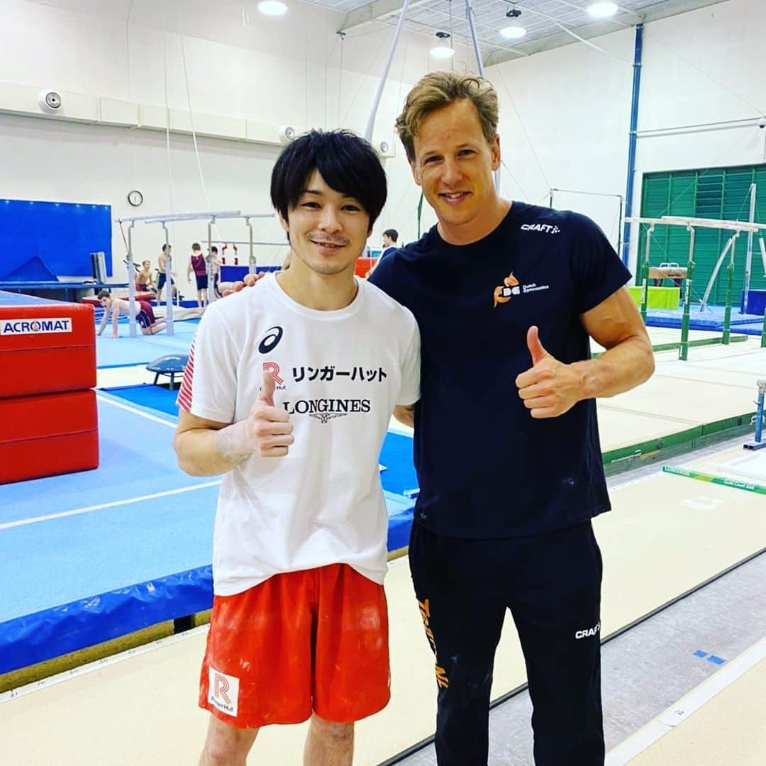 内村航平のインスタグラム：「I had an amazing opportunity to have a control test with Olympic High bar Champion; Epke Zonderland in Brisbane Australia.  今オーストラリアで合宿中でなんとロンドン五輪鉄棒チャンピオンのゾンダーランド選手と一緒に試技会をやるという滅多にない機会に恵まれました！ とても刺激をもらえたのでオーストラリアでの残りの練習も頑張ります！  #epkezonderland#olympicchampion#highbar」