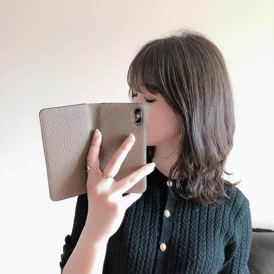kaori sugiyamaさんのインスタグラム写真 - (kaori sugiyamaInstagram)「* * new hair♥︎ * 相楽さんにカット、カラー、トリートメントしていただきました @kensagara_tierraj 💇🏻‍♀️ * トーンを落としたのに重くならないカラーがお気に入り♥︎ * 自分で巻くのはもっと簡単な巻き方ですが動きが出るカットなのでスタイリングもしやすいです♡ * #ヘアカット #ヘアカラー #カラーリング #ヘアスタイル #ミディアムヘア #髪型 #hairstyle #tierraj #自由が丘」2月6日 22時05分 - kaoriiin12