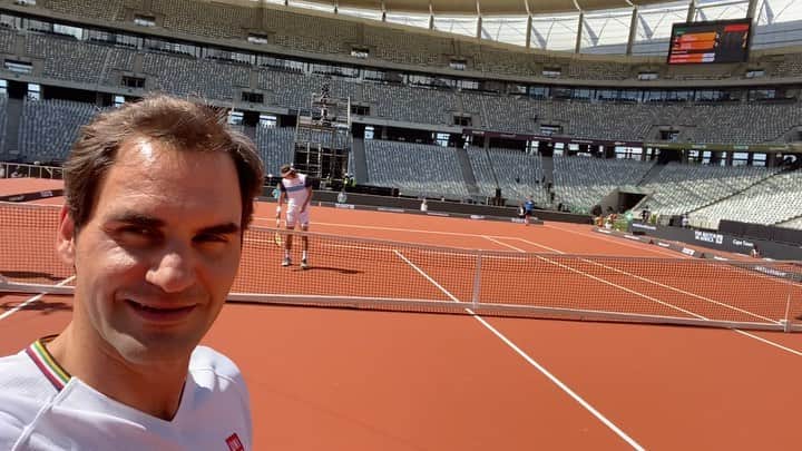 ロジャー・フェデラーのインスタグラム：「🤯🤯🤯🤯 @rafaelnadal @trevornoah @thisisbillgates.  Are you ready?😅😅 #matchinafrica #southafrica #capetown @rogerfederer.foundation」
