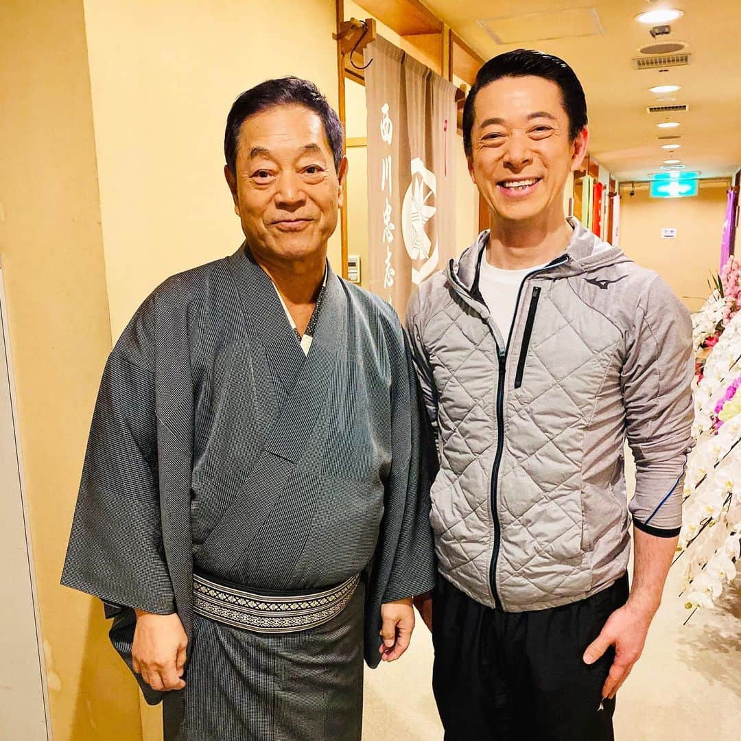 西川忠志さんのインスタグラム写真 - (西川忠志Instagram)「月亭八方師匠  本日の大阪松竹座ゲストは昼夜共に 月亭八方師匠がお越しくださいました。 昼、夜、それぞれに米朝師匠とのエピソードを お話頂きまして、2倍！楽しませて頂きました😊 八方師匠、ありがとうございました。  そして、もちろん連日お越し頂いております 総てのお客様ありがとうございます。  感謝  #月亭八方　#師匠　#大阪松竹座　#喜劇なにわ夫婦八景 #ゲスト　#桂米朝　#思い出　#エピソード　#トーク　 #西川忠志　#吉本新喜劇　#楽しい　#ありがとうございます　 #ありがとう　#感謝」2月6日 22時50分 - nishikawa_tada