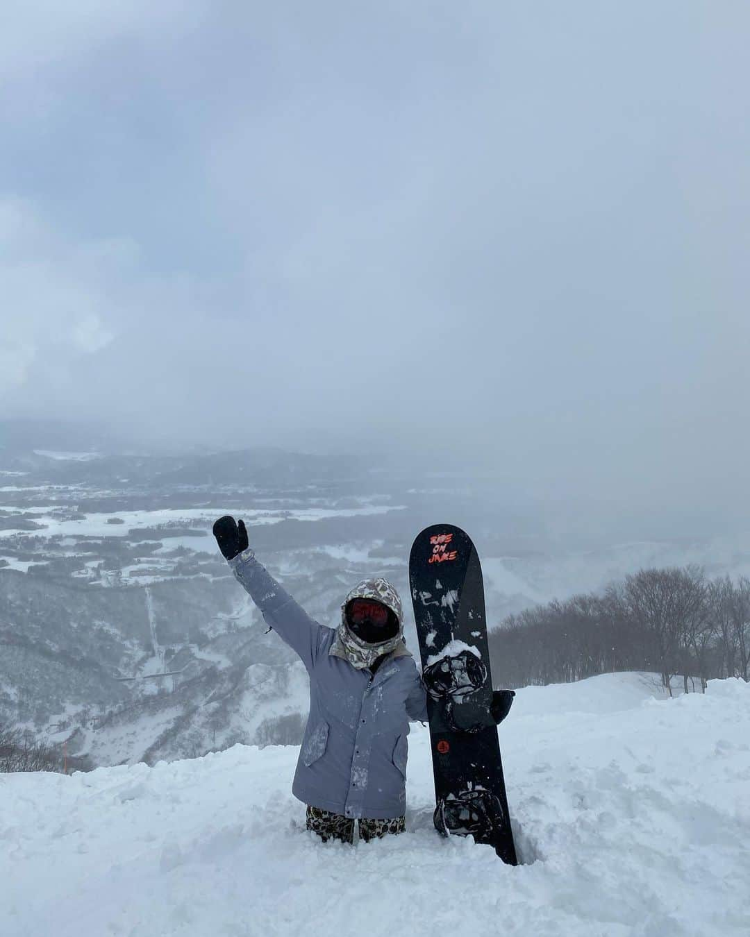 大江光のインスタグラム：「3日間雪まみれ☃️ ありがとうございました🙏 . . . #burton #snowboard #japow #妙高 #rideonjake」