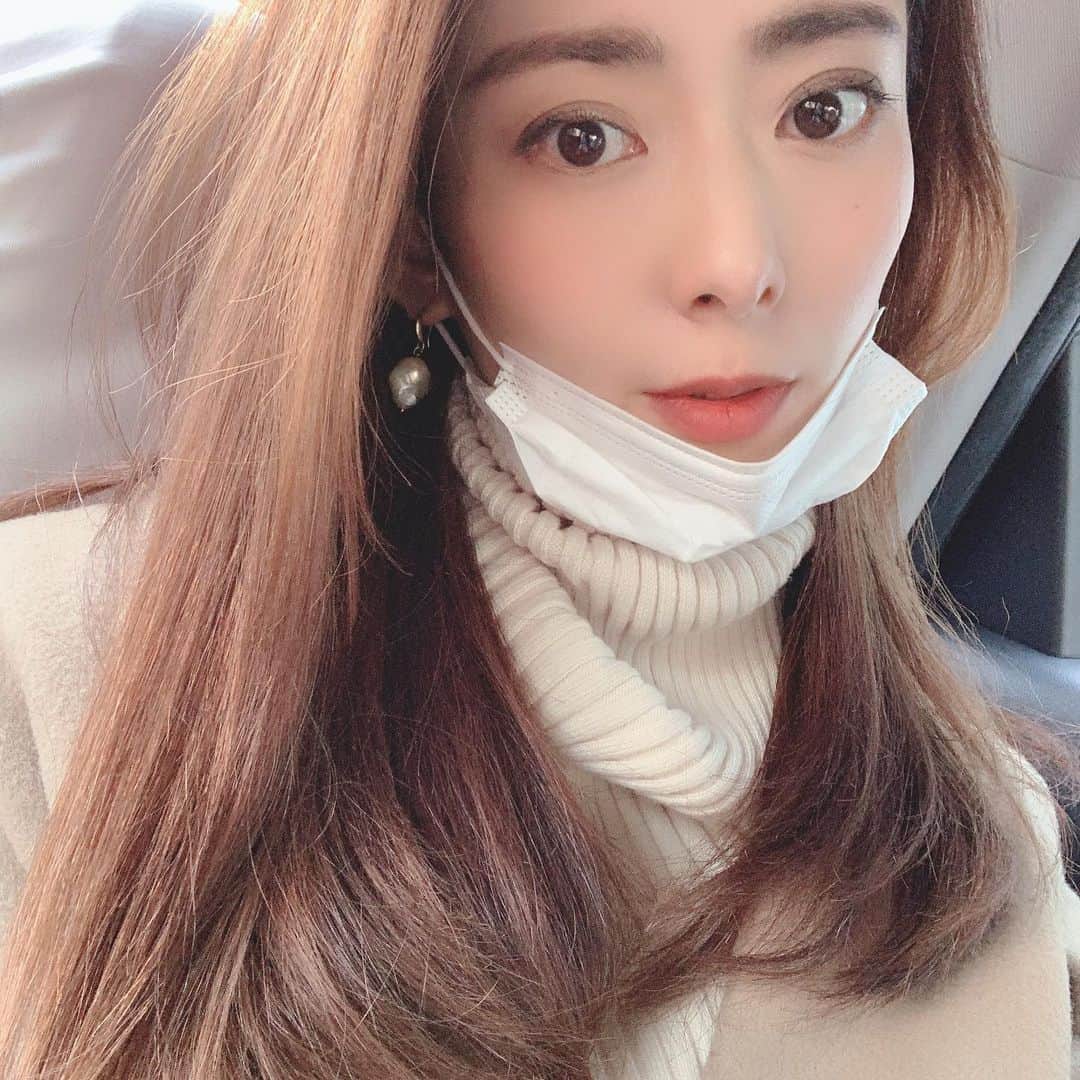 丸尾歩のインスタグラム：「私は大丈夫です。無事にいますよ。 コロナウィルスの影響で街は静か。 ほとんどのお店、会社が営業しておらず、生活が不便😭💦 だけど武漢の皆さんの事を考えるとまだまだ安全。 ウィルスの影響で休みが延び今はお休み期間なのですが、私のところはしっかりと仕事をしています。 来週から休みが明ける為、 一斉に動き出す中国、、、 ここからまた更なる注意が必要かと思います。一人一人が気をつけなければ‼︎ 私も気を引き締めて身の安全に努めます‼️ 我在北京。在中国受着新型冠状病毒🦠的影响。病毒的威力强大。要注意安全，多防护自己。勤洗手 勤通风 必须要戴好口罩😷 日本人也要注意安全。 大家都要小心哦‼️ 武汉加油🇨🇳 中国加油🇨🇳 #新型冠狀病毒 #コロナウイルス #コロナ#手洗い#うがい#清潔#マスク#消毒#健康第一#武漢#中国#がんばれ#加油#武汉#武汉加油」