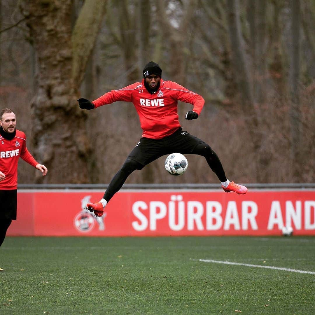 アントニー・モデストのインスタグラム：「🎯🤓🦇 . . #effzeh #AM27」