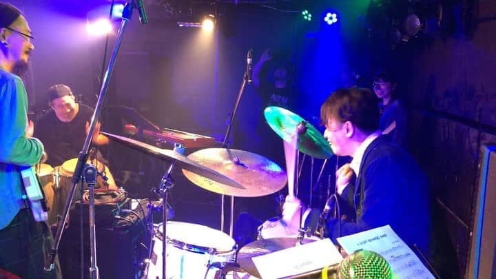 のインスタグラム：「WUJABINBIN今夜も良いライブでした！！来てくれた皆さんの笑顔が見れて今年も良い年になりそうです。 WUJABINBINはニューアルバムに向けて絶賛新曲制作中です、ライブでちょいちょい新曲が増えていく予定なのでお見逃しなく！！ 次回は浅草の花やしきでライブしますのでそちらも是非チェックしてくださいね！！」