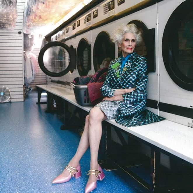 ダフネ・セルフのインスタグラム：「#tbt ❤️this shoot @hungermagazine  photographer: @trishaward  Stylist: @kim_howells  Hair: @nicolekahlani  Makeup: @marcoantoniolondon  #fashionmodels #diversity  #greyhair」