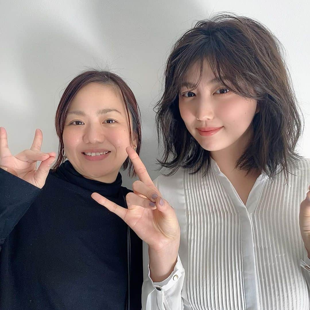 岩﨑名美さんのインスタグラム写真 - (岩﨑名美Instagram)「私がデビューした雑誌、Hana *chu→の編集さんと約10年ぶりにお仕事しました🌻 ・ ・ 人生初仕事で中学生で、、お洋服の見せ方とか右も左も分からず…😿とにかく撮影に行くのが楽しくて私にとって学校みたいな思い出です😌✏︎ 時間の流れを感じました（笑） 少し大人になって昔話が出来るのも楽しかったなあ。🍃 ・ ・ ・ #hanachu  #ハナチュー ポーズしてみたよ🦊 当時のあだ名は、#なみを でした（笑）」2月7日 0時01分 - nami_iwasaki
