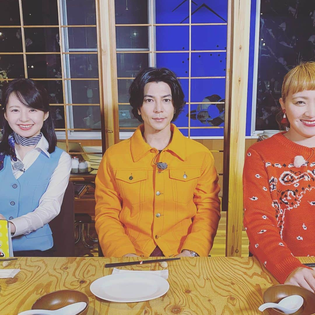 丸山桂里奈さんのインスタグラム写真 - (丸山桂里奈Instagram)「ロケです。 山形です。 すこぶる楽しい一日でした♫ 真治さんとのロケはいつもお腹が破壊するほど笑い、優しさに包まれて肉まんの肉の気持ちになります😊👍 山川アナとも夏以来の再会！ずっと見てられるくらい可愛くて飽きない方。 山形の町の皆さま、お店の皆さまも本当に温かい方々で、全身に色々感じてます。 スタッフのみなさまも同じメンバーなので、とにかくワンチームでチームワークが半端なく最高です🙋‍♂️🍄😍❤️ みなさま、明日もよろしくお願いします。  #山形 #ロケ #チームホリプロ #武田真治と丸山桂里奈の弾丸ツアー24時 #事務所の大先輩とのロケ最高です #素敵な時間 #素敵な空間 #常に笑ってる #時間て平等なのか #写真はあたしが一番大きい #なので体半分に #みんなスタイル抜群 #あたしもそろそろ頑張ります #山川アナ可愛いすぎる #天使 #ハムスター #また明日もよろしくお願いします #いい意味で #インスタバエ」2月6日 23時54分 - karinamaruyama