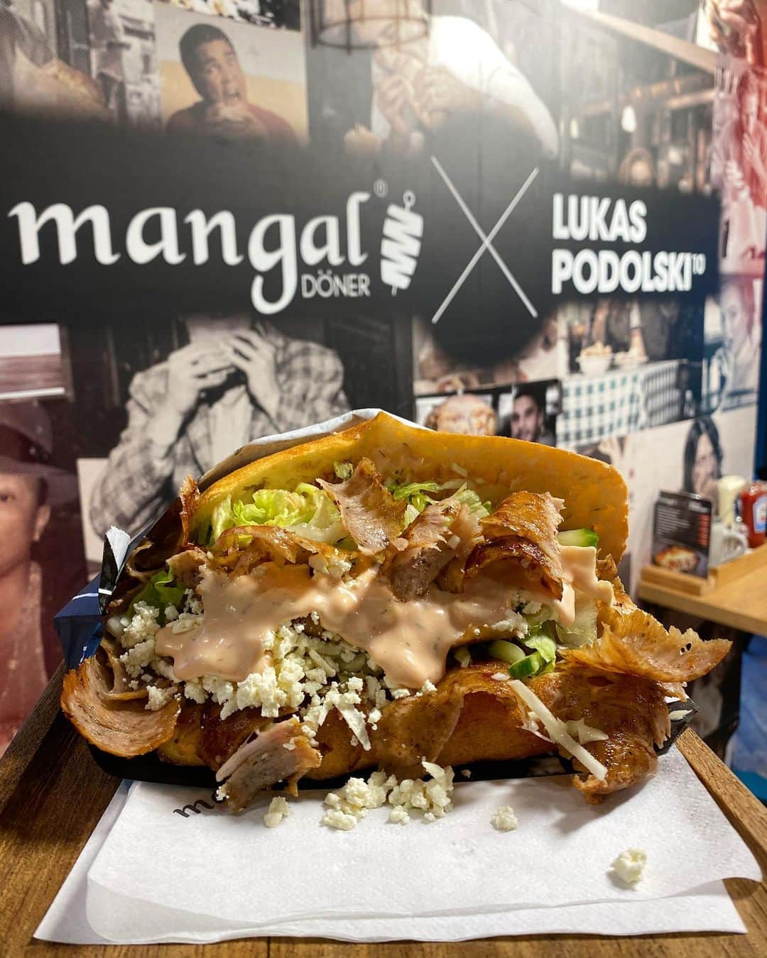 ルーカス・ポドルスキさんのインスタグラム写真 - (ルーカス・ポドルスキInstagram)「No1 🥙 @mangal_doener 💯😋🙌🏻 #thebest #döner #mangal」2月7日 0時17分 - lukaspodolski