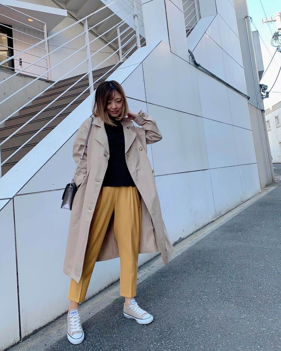 本橋優華のインスタグラム：「先行予約中のお洋服着てみた。 イエローパンツ￥2,995ってびっくり トレンチも大好きです。  #spring#fashion#yellow#newin#colony2139#colony#converse#sneaker#goodday#ootd#160cm#pr」