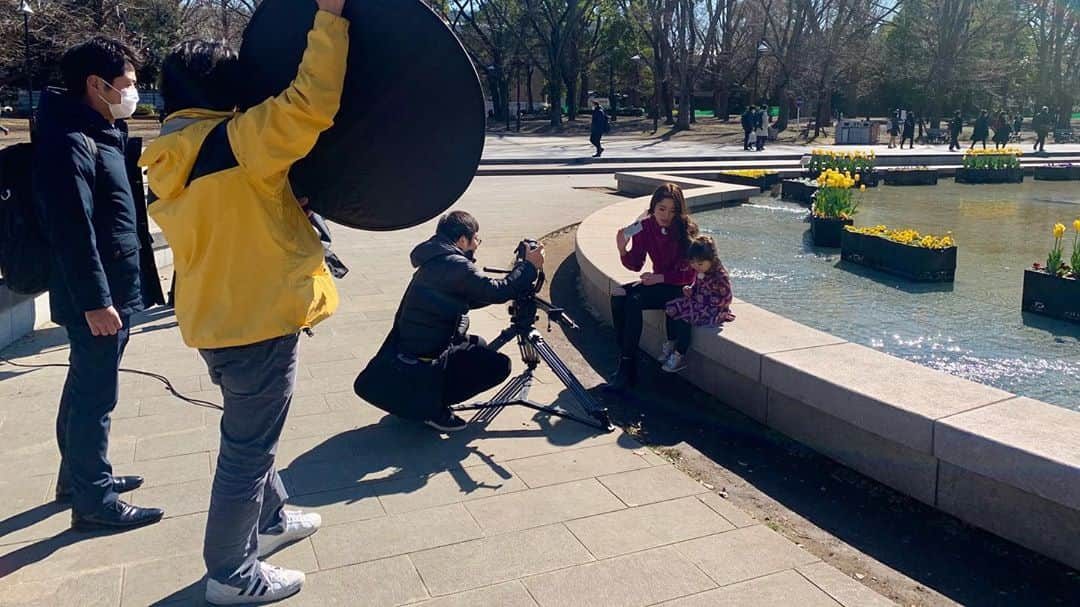 舟橋菜々さんのインスタグラム写真 - (舟橋菜々Instagram)「今日はXperiaのCM撮影の為、瑠花るか丸と一緒に東京へ行ってきました🚅 今まで異様に暖かかったのに、ガクガクッと急激に冷え込み、そして竜巻⁈ってくらいの強風祭りだった本日🌬 髪の毛がサイババ並みに荒れ狂っていた私はさて置き、心配していた瑠花るか丸の様子はというと、2歳児特有のイヤイヤや脱走劇などはあったものの、優しいクライアントさん・撮影スタッフの皆さん・付き添いのマネージャーなどから多大なサポートを受け、朝から元気に頑張ってくれました👏🏻😊 どんなCMになるのか今からワクワクです💡 また詳しいことが分かったらお知らせしますね📢 Mother and daughter modeling day for SONY Xperia. Thank you for the great opportunity @sonyxperia . #work#model#cm#sony#xperia#japan#mother#daughter#kid#cute#love#happy#smile#エクスペリア#ソニー#モデル#撮影#親子#ママ#子供#育児#子育て#親バカ部#ベビフル#ママリ」2月7日 0時26分 - wombatnana