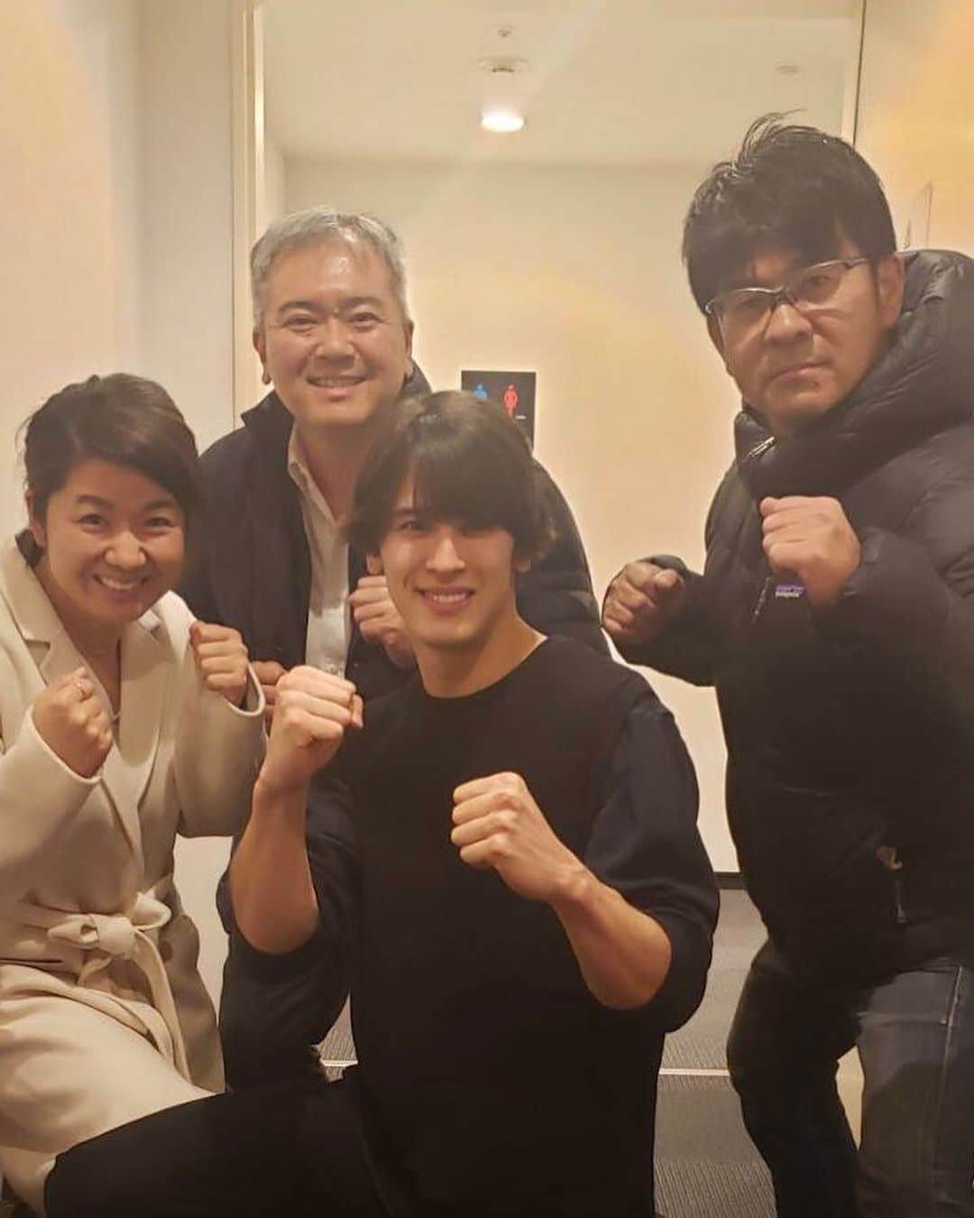才川コージのインスタグラム：「はじめの一歩にSASUKEの総合演出をしている乾さん、村口さん、林さんが観戦しに来てくださいました🔥 ありがとうございます✨ . 身体デカくなったね！って言われたのが嬉しかったです💪 . 差し入れもありがとうございました！ もっとトレーニングも顔晴るぞ！ #SASUKE #ninjawarrior #はじめの一歩」