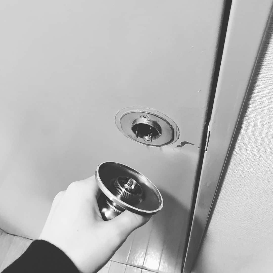 中嶋イッキュウのインスタグラム：「残しておく必要のないものばかりですが残ってしまう時代ですね」