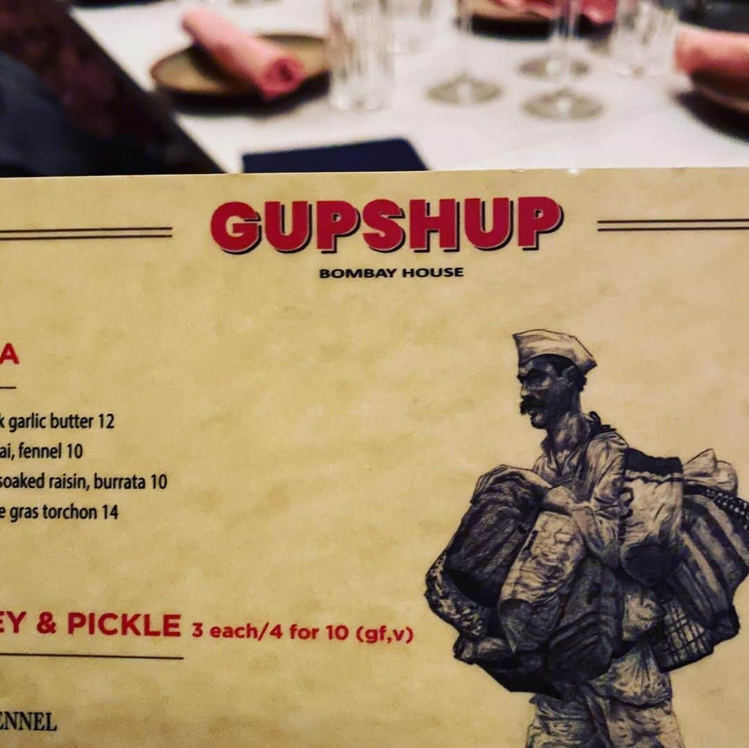 ジミー・ファロンさんのインスタグラム写真 - (ジミー・ファロンInstagram)「If you like modern Indian comfort food and great cocktails you have to check out @gupshupnyc. @questlove you HAVE to go! Thank you Jimmy and the gang. See you soon!」2月7日 10時39分 - jimmyfallon