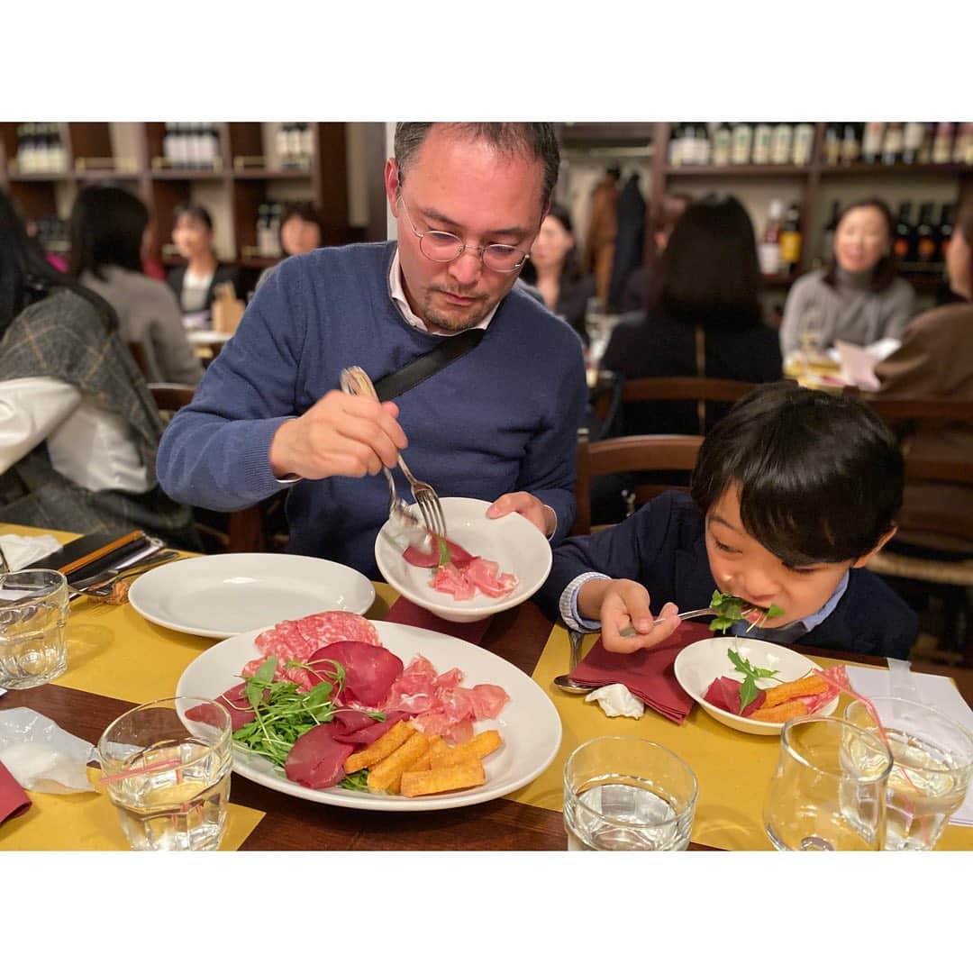 鈴木サチさんのインスタグラム写真 - (鈴木サチInstagram)「少し前ですが、 1月恒例の日本での肉の日に参加して来ました😘👍 今回は銀座に昨年11月下旬にオープンしたばかりのヴェネツィア・ヴェネト料理を中心としたお店 Osteria da ada(オステリア・ダ・アダ)での開催！ まだまだ食べられたけど、、、 腹八分目にしときました😅 実は撮り忘れた料理もあり、この他にもまだお肉料理とデザートとカフェも、、、 近年は年2回のペースで会っている横田夫妻とも気が付いたら10年以上のお付き合いに。 いつもありがとうございます！  #mama #mother #model #family #kids #baby #tokyo #japan #肉の日 #italian #ginza #osteriadaada」2月7日 11時07分 - sachi_suzuki