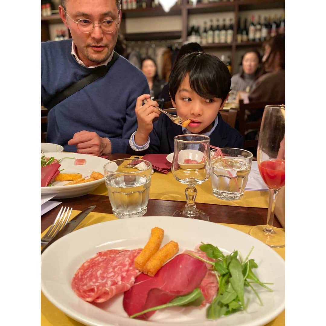 鈴木サチさんのインスタグラム写真 - (鈴木サチInstagram)「少し前ですが、 1月恒例の日本での肉の日に参加して来ました😘👍 今回は銀座に昨年11月下旬にオープンしたばかりのヴェネツィア・ヴェネト料理を中心としたお店 Osteria da ada(オステリア・ダ・アダ)での開催！ まだまだ食べられたけど、、、 腹八分目にしときました😅 実は撮り忘れた料理もあり、この他にもまだお肉料理とデザートとカフェも、、、 近年は年2回のペースで会っている横田夫妻とも気が付いたら10年以上のお付き合いに。 いつもありがとうございます！  #mama #mother #model #family #kids #baby #tokyo #japan #肉の日 #italian #ginza #osteriadaada」2月7日 11時07分 - sachi_suzuki