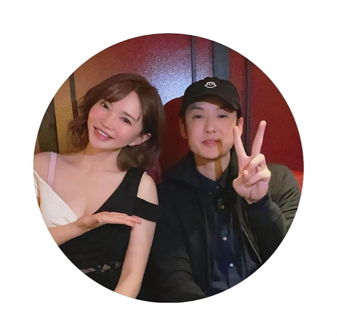 里美ゆりあのインスタグラム：「#FarEastmovement  のメンバー方とお写真撮らせて頂きました(◡‿◡ฺ✿) よく聴いてたからお逢い出来て嬉しい〜\( ¨̮ )/ #pv ではサングラスしか見たことがないので素顔見えて#lucky #rap 歌うって凄い〜 韓国系アメリカ人(◡‿◡ฺ✿)で英語ペラペラ。 日本系ろくに理解してない日本人なのでABCDから勉強だ〜(´･ω･`)」