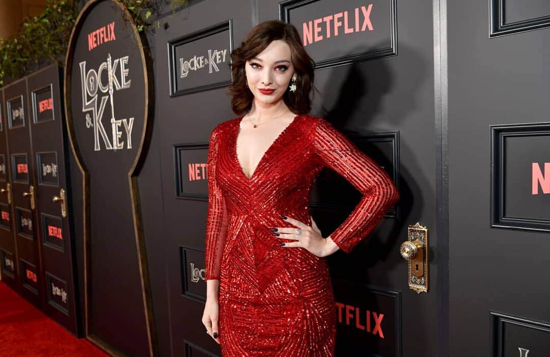 エマ・デュモンのインスタグラム：「Had a blast at the @lockeandkeynetflix premiere! Don't forget to binge it this friday! I'll be watching for sure ❤❤❤ #lockeandkey @nxonnetflix」