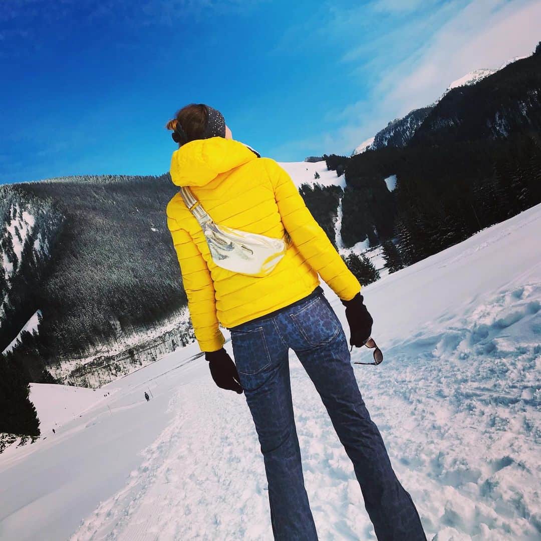 ブラジ&ブラジさんのインスタグラム写真 - (ブラジ&ブラジInstagram)「#beltbags #snowwalk #gelb #gold #premiumdown #downjackets #friends #musthaves #spitzingsee #greattime #sun #snow 😁」2月7日 3時34分 - brasibrasi