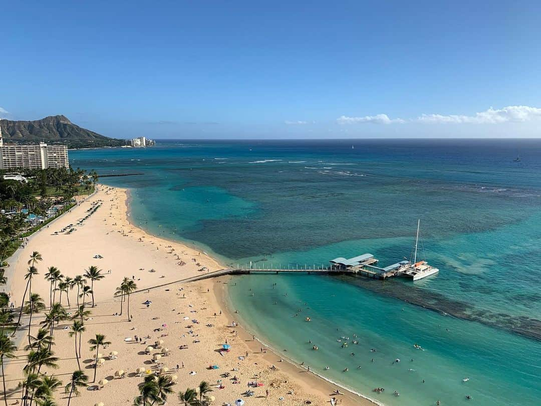 イ・ヒョニさんのインスタグラム写真 - (イ・ヒョニInstagram)「🌴🤙🏻 Goodmorning from Hawaii🌺 이제 왠만해선 사진 잘 안찍어주는 큰애플이는 4/4분면에 뒤통수만... #hawaii #aloha #oahu」2月7日 6時12分 - lee.hyunyi