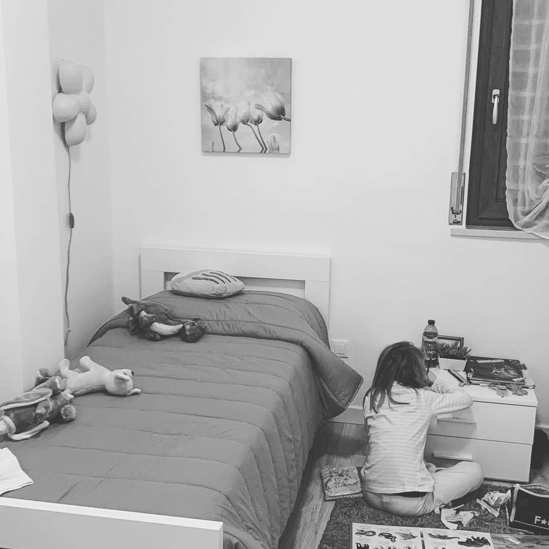 ミケーレ・カンポレーゼのインスタグラム：「Tu , il mio amore più grande ❤️ #love#family#truelove#figlia#pisciona#BenedettaEmma#creativita#artist#Pordenone#tantobene」