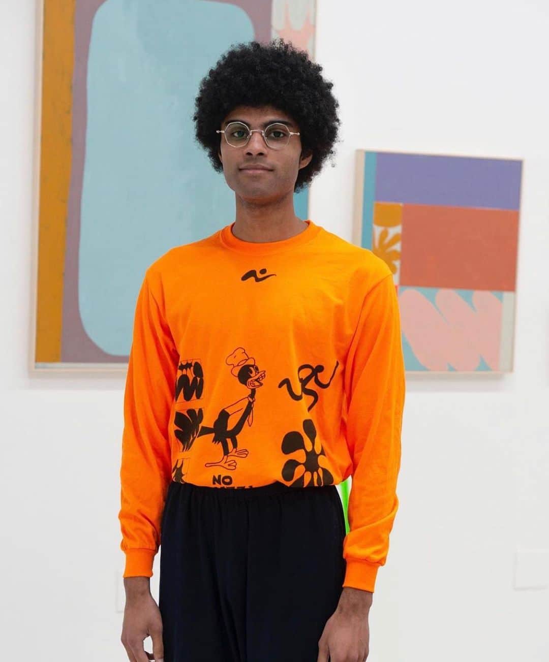 トロ・イ・モアのインスタグラム：「Corporate Solution shirts are available at @fiskgallery starting tomorrow night!」