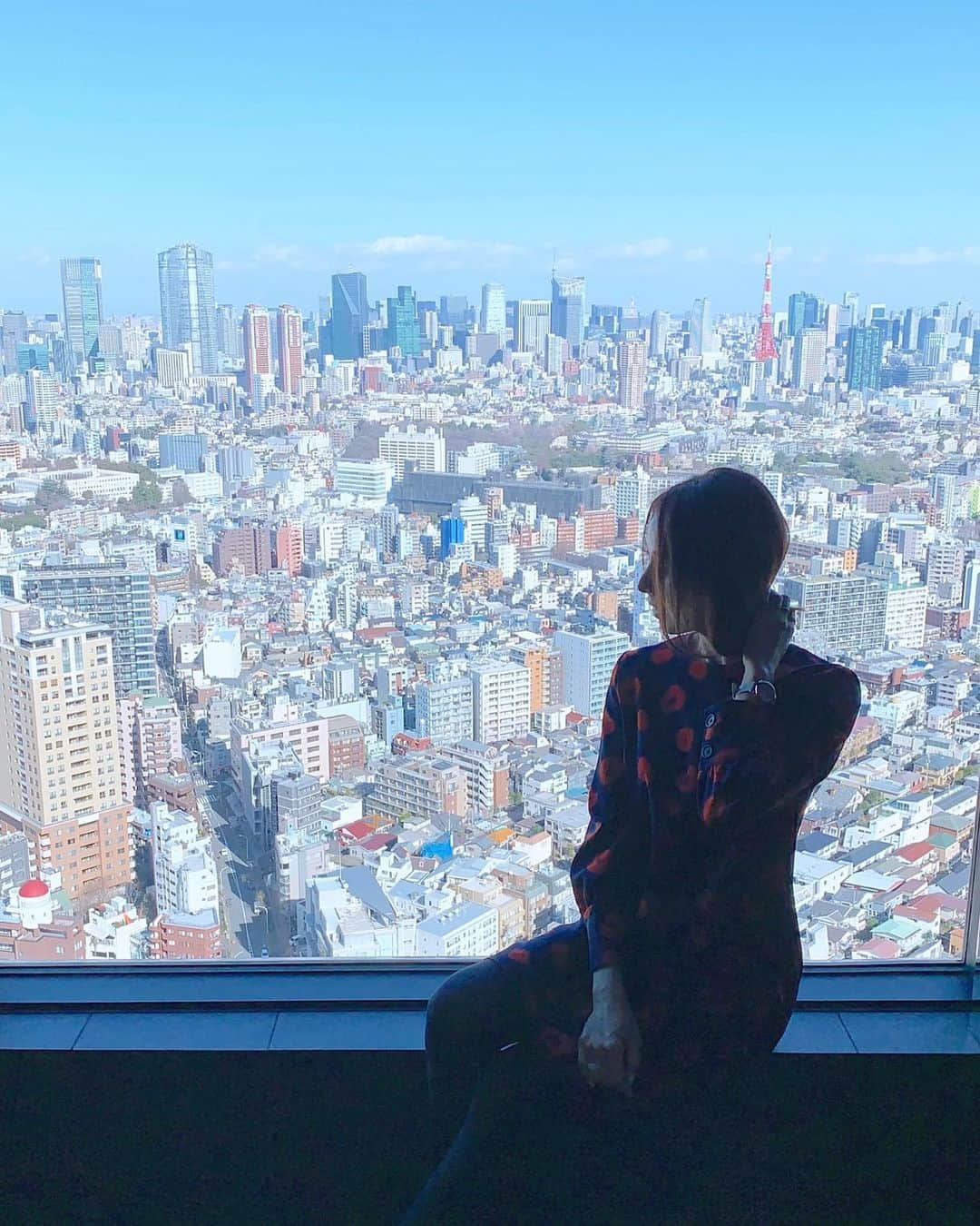 宮田綾子さんのインスタグラム写真 - (宮田綾子Instagram)「ハイヒールLOVERS Ayako⁑  Views of Tokyo🗼 .  #yebisu38 #ebisu #恵比寿ガーデンプレイス #skylounge #恵比寿 #ガーデンプレイス #スカイラウンジ #展望台 #ebisugardenplace #view #views #逆光 #シルエット #景色 #景色綺麗 #東京 #東京タワー #絶景 #日本の風景 #日本の景色 #東京散歩 #tokyo #tokyotower #tokyo2020 #tokyotokyo #tokyolife #tarajarmon #tokyofashion #japan_of_insta #ig_japan」2月7日 7時06分 - ayako__miyata