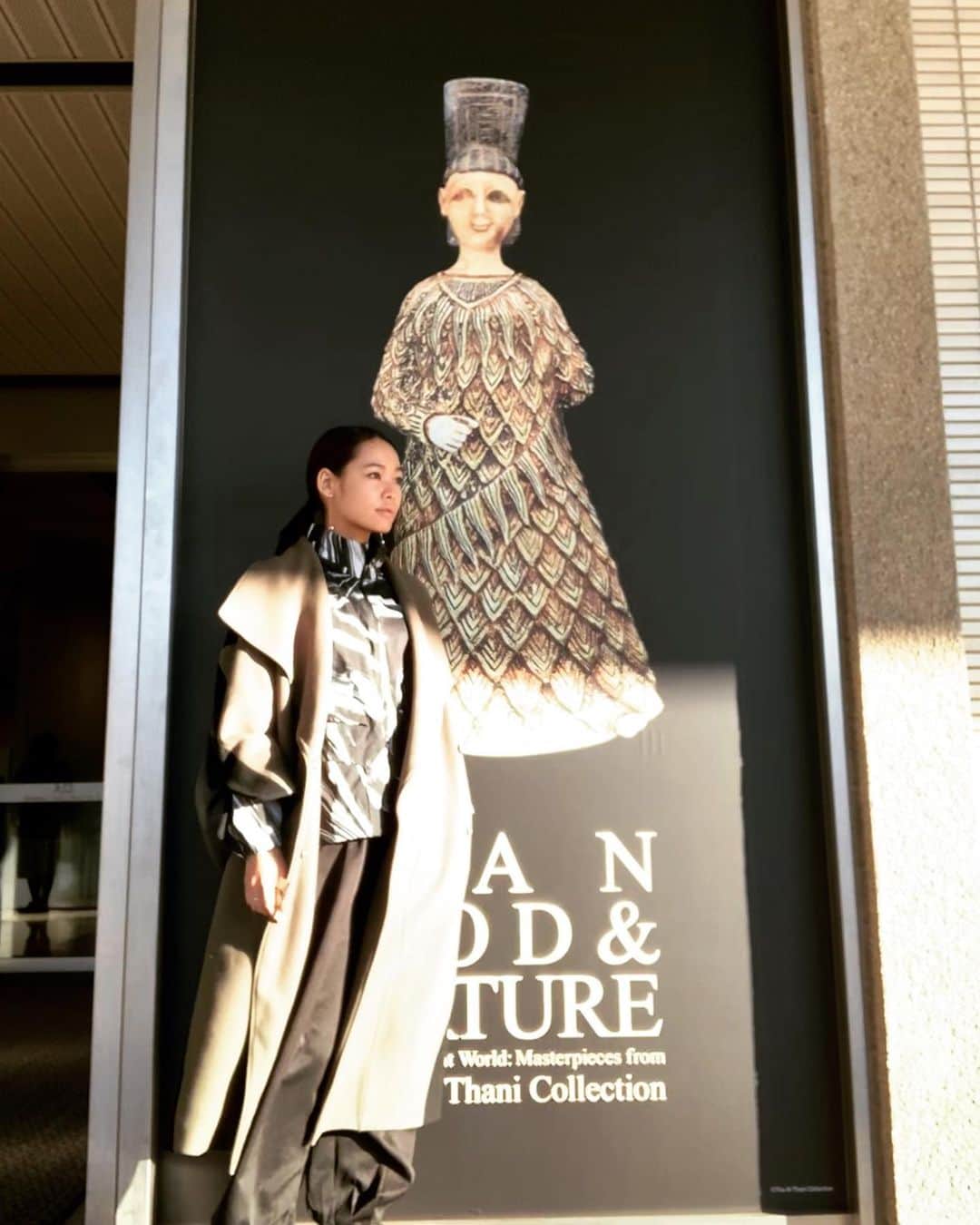 のインスタグラム：「人、神、自然 特別展🏺﻿ 気になっていたザ・アール・サニー・コレクション﻿ 名品が語る古代世界にすべりこみ。﻿ 古代文明をすぐ近くで体感出来る…﻿ 素敵な空間でした。﻿ ﻿ 人と神と自然、それぞれの祈りや繋がりを﻿ 感じました☺️﻿ 本当に行って良かった〜！！2/9今週末までです。﻿ ﻿ 動画を載せているのは #シャガイ占い 🔮﻿ ﻿ #mangodandnature #tokyo #ueno #tokyonationalmuseum ﻿ #東京国立博物館 #人神自然  #人神自然ザアールサーニコレクションの名品が語る古代世界」
