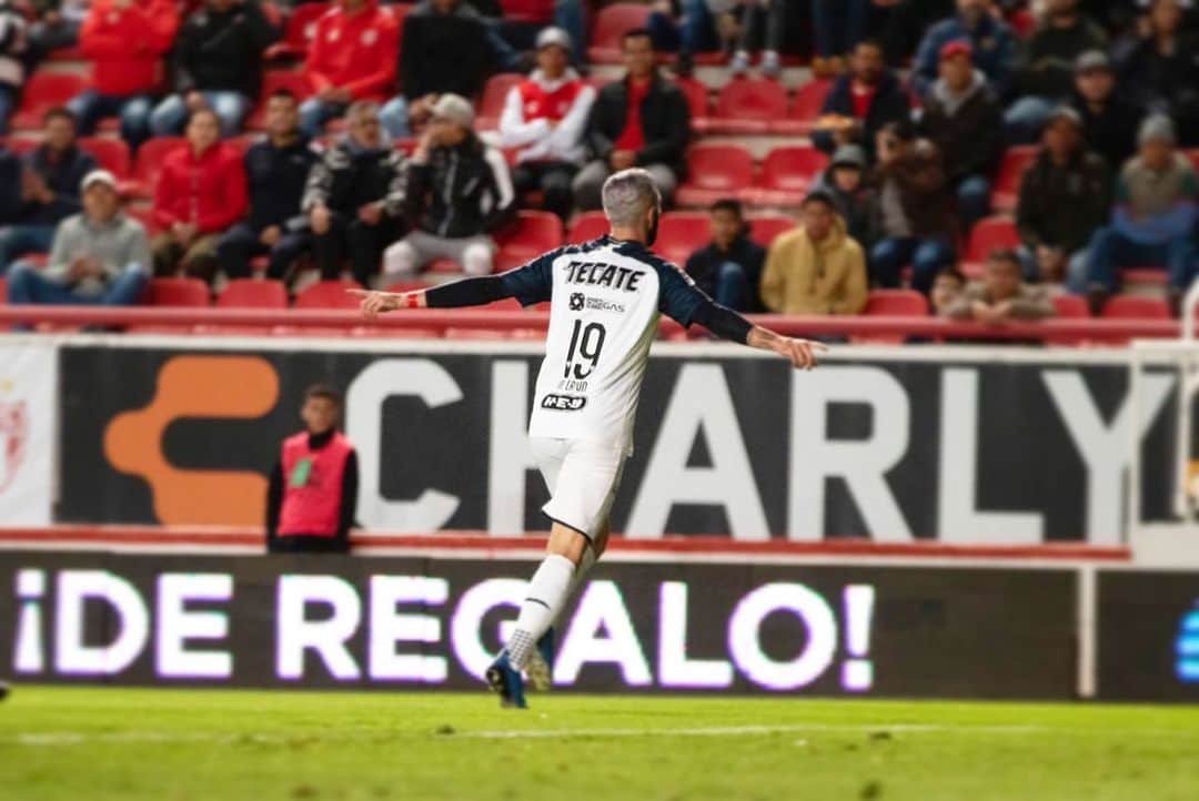 ミゲル・ラジュンのインスタグラム：「🔵1️⃣9️⃣⚪️ . A seguir trabajando!! . #rayados #football #19」