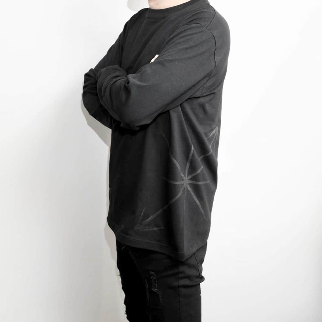 のインスタグラム：「TEARS OF SWAN-LOGOMARK LONG SLEEVE T SHIRTSになります!! 本日からofficial webshopでもオーダー開始ですので宜しくお願い致します(^^)👕💻📱📝 http://tears-of-swan.shop-pro.jp/?pid=148574719 (3月上旬販売開始、モデル着用Lサイズ) ※プロフィール下のURLからofficial websiteがご覧頂けます  @tears_of_swan  #tearsofswan #longsleevetshirt  #ロンt」