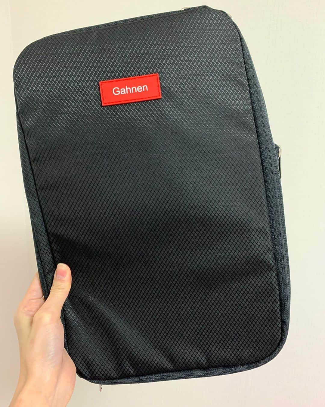 satomiさんのインスタグラム写真 - (satomiInstagram)「旅行の荷造り中✈️ * * 毎回荷物多めなので「ハイパワー圧縮バッグ」買ったよ👜 * マックス半分に圧縮できるから本当容量コンパクトにできてうれしい♡ ヨガウェア7着と水着が余裕で入った‼️ ・ ・ もうすぐしたらしばらく日本はなれます♡ ・ ・  #圧縮バッグ  #ゲーネン  #GHANEN  #圧縮袋  #圧縮  #圧縮パック  #圧縮袋大活躍  #トラベルポーチ #トラベルポーチ セット  #トラベルグッズ  #トラベルバッグ  #トラベルケース #タビジョ #旅ジョ #旅行 @gahnen.japan」2月7日 8時57分 - saatoomii47