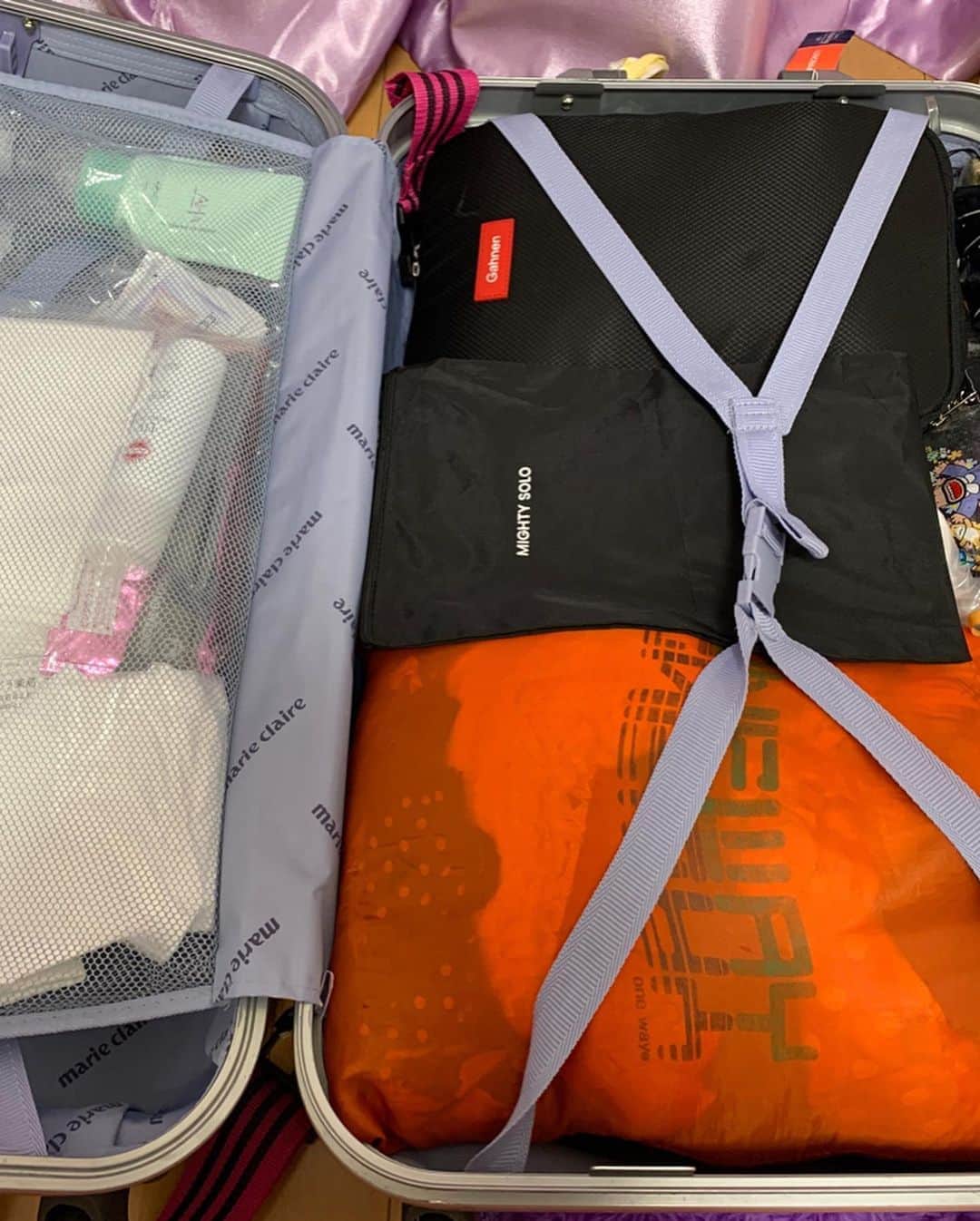 satomiさんのインスタグラム写真 - (satomiInstagram)「旅行の荷造り中✈️ * * 毎回荷物多めなので「ハイパワー圧縮バッグ」買ったよ👜 * マックス半分に圧縮できるから本当容量コンパクトにできてうれしい♡ ヨガウェア7着と水着が余裕で入った‼️ ・ ・ もうすぐしたらしばらく日本はなれます♡ ・ ・  #圧縮バッグ  #ゲーネン  #GHANEN  #圧縮袋  #圧縮  #圧縮パック  #圧縮袋大活躍  #トラベルポーチ #トラベルポーチ セット  #トラベルグッズ  #トラベルバッグ  #トラベルケース #タビジョ #旅ジョ #旅行 @gahnen.japan」2月7日 8時57分 - saatoomii47