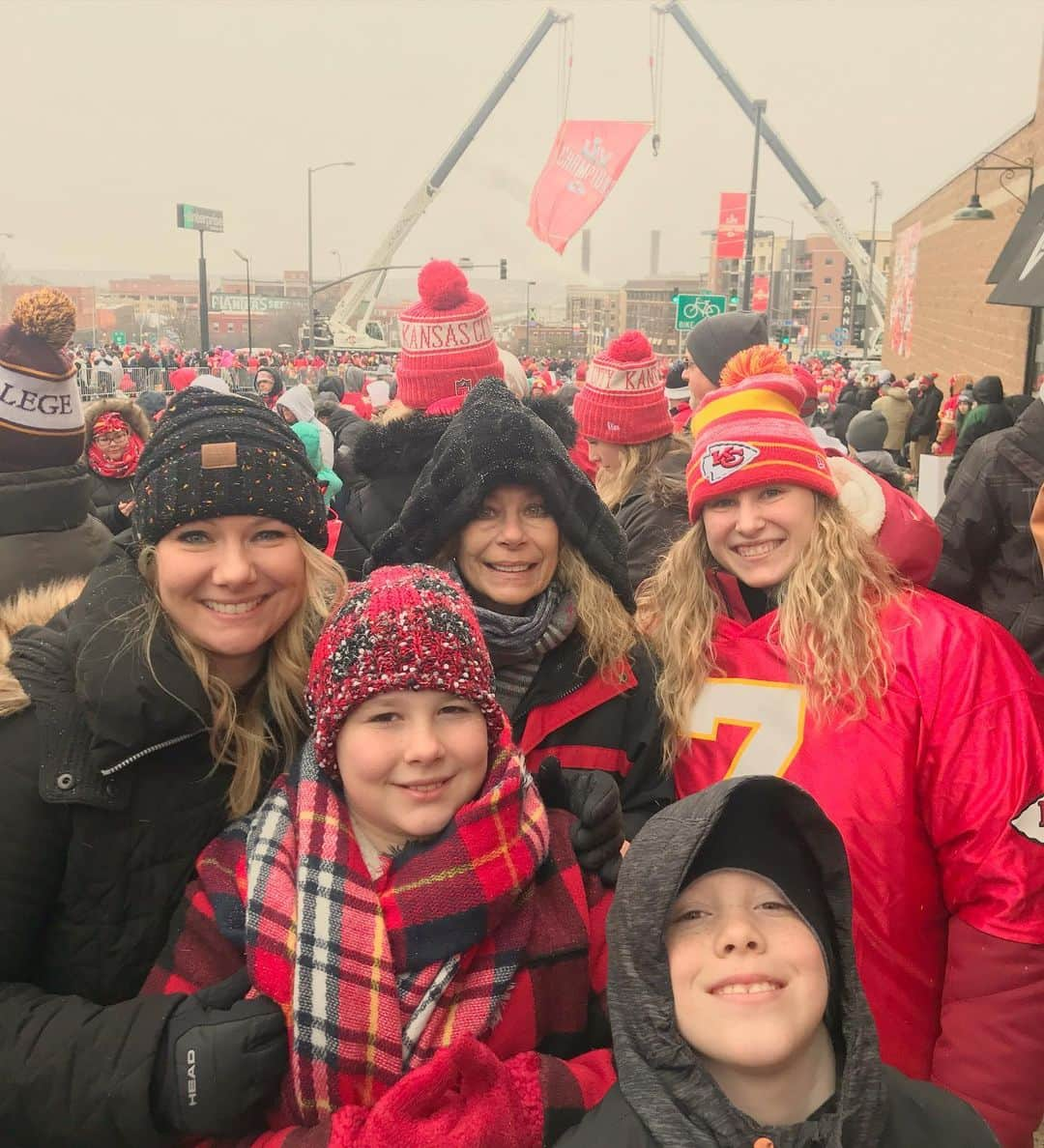 ブレナ・ダウエルさんのインスタグラム写真 - (ブレナ・ダウエルInstagram)「Celebrating my favorite team with my favorite people ❤️💛 how bout those Chiefs!!」2月7日 9時12分 - brenna_dowell