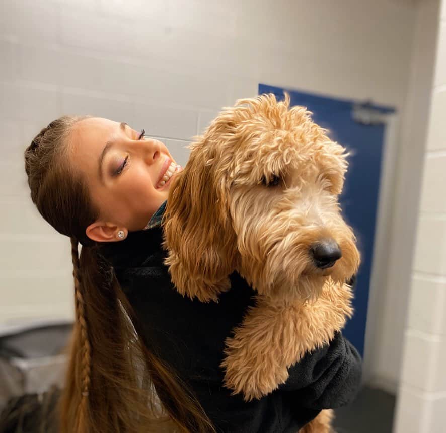 Justine Brasseurさんのインスタグラム写真 - (Justine BrasseurInstagram)「@scoutmydoodle is so adorable🥰  Also lets gooo @pipergilles for the long!!!😍 Scout and I are sending our love and positive vibes!!!!」2月7日 9時11分 - minijuju10