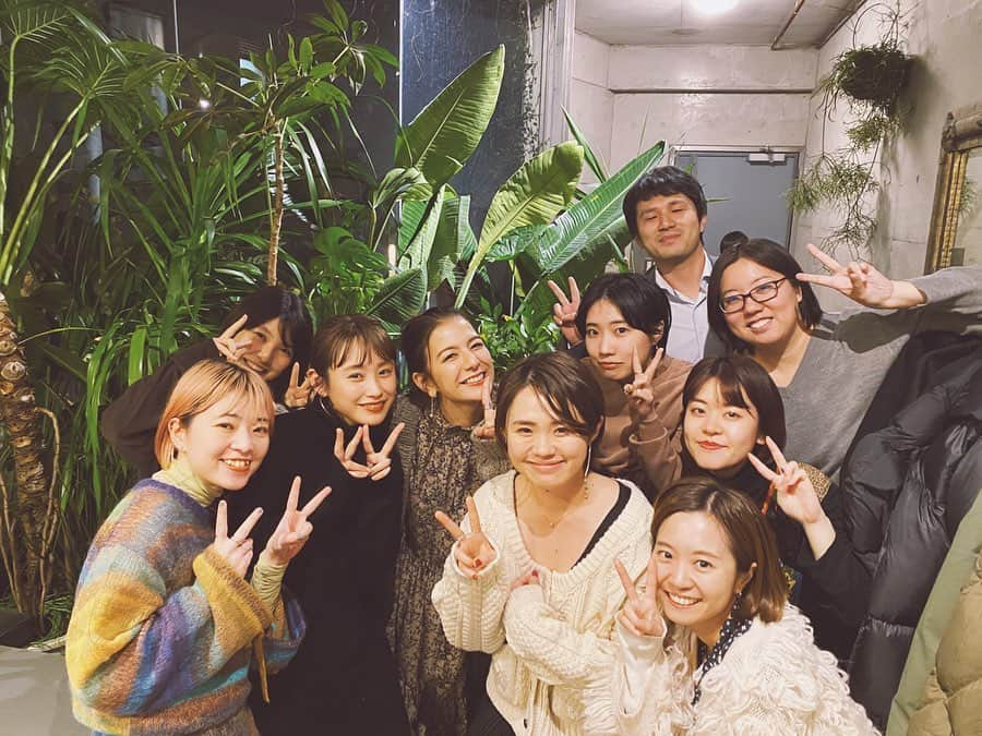 スザンヌさんのインスタグラム写真 - (スザンヌInstagram)「昨夜は#ラブアンドピース2019 の﻿ 打ち上げ💘﻿ だいすきだいすきな皆様と🤤﻿ ﻿ んもう楽しくて美味しくて🤤❤️﻿ ﻿ そんな皆様と何年も続けてお仕事させて頂けてただただ幸せです🙏﻿ ﻿ 2020年もよろしくお願いします🌈﻿ （もう今から楽しみ）﻿ ﻿ ﻿ #後半はほぼ宇宙の話し﻿ #愛ちゃんから可愛い可愛いチョコ頂いたよ﻿ #まみちゃんからも素敵なギフトを﻿ #ありがとう　🙏❤️﻿ ﻿ #田中くん以外みんな女性﻿ #だけどまったく違和感なし﻿ #ヤスコって呼ばれてたよ﻿ #田中くんもまんざらじゃない感じw﻿ #女子会にひとり男子いけるタイプの人﻿」2月7日 9時12分 - suzanneeee1028