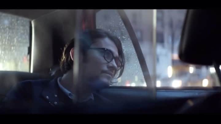 アシュレイ・ベンソンのインスタグラム：「Chronically Metropolitan Streaming now on @netflix @shilohfernandez @addison.timlin @shuapeck  #Mary-LouiseParker.  #ChrisNoth @chronicallymetropolitan directed by @xavimanrique」