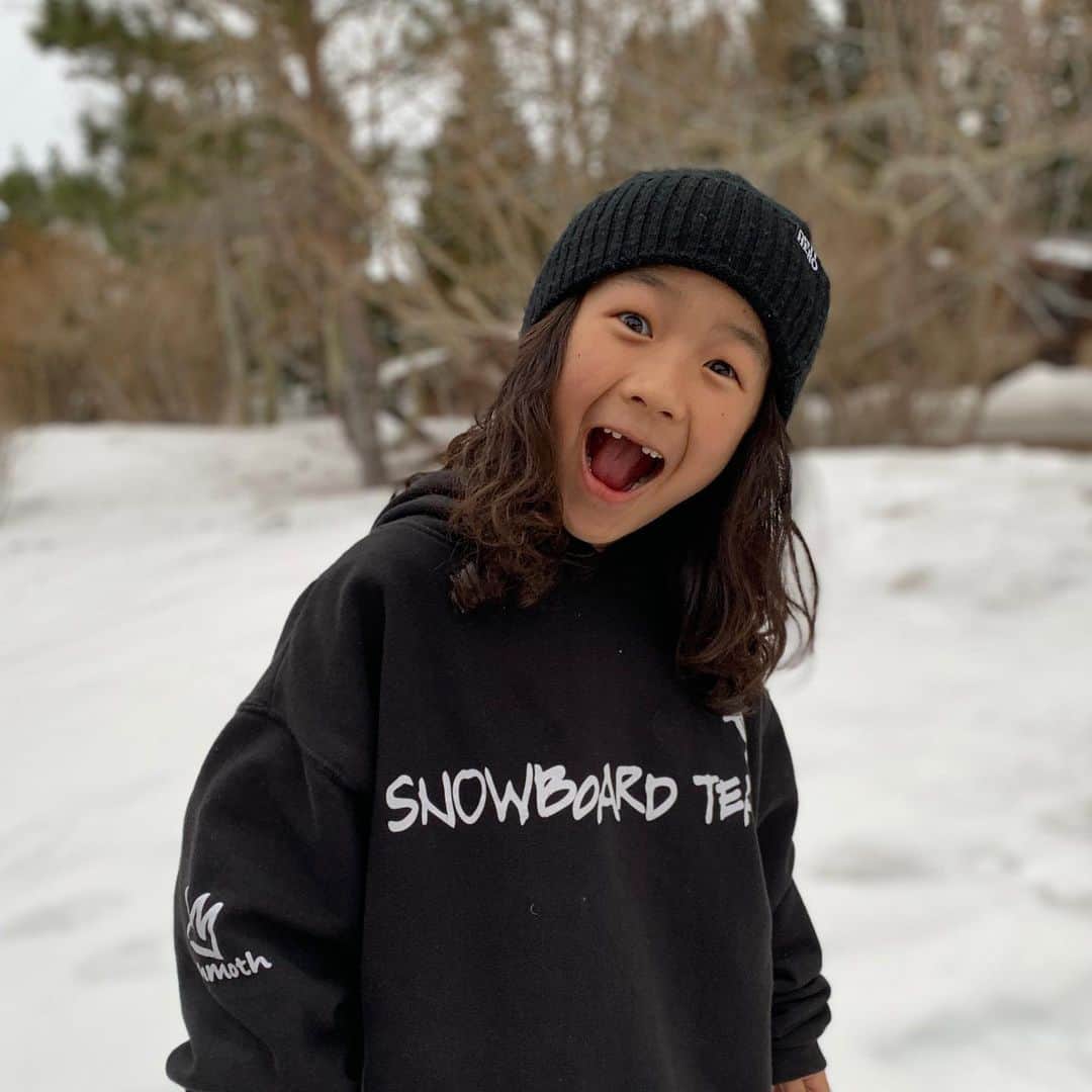 上田ユキエさんのインスタグラム写真 - (上田ユキエInstagram)「テレビを見るより何よりこの子見てるのが一番面白い。私を笑わせてくれる小さな彼。He always makes me laugh.😂　#momlife #son #8yearsold #snowboarder #ママライフ」2月7日 10時09分 - yukie_ueda