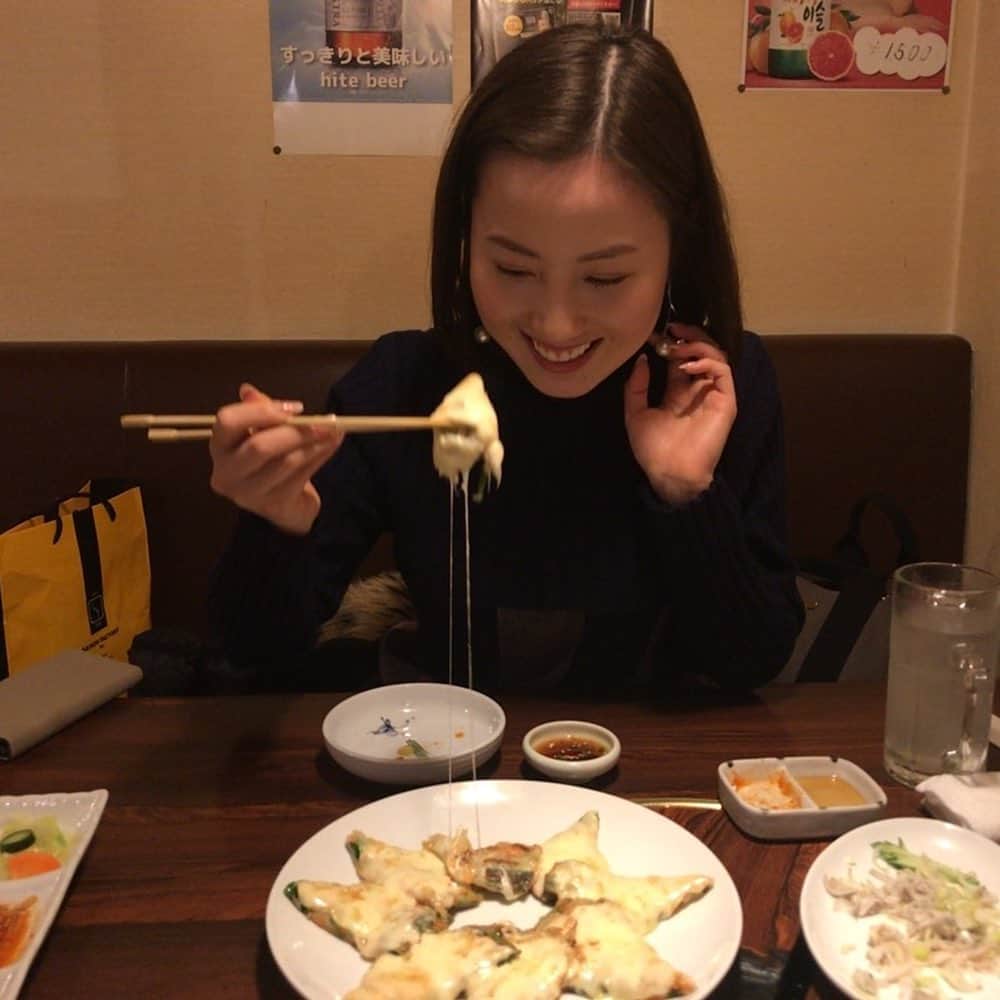 松田蘭さんのインスタグラム写真 - (松田蘭Instagram)「なかよし💖 . お腹が空いて韓国料理食べてから 台湾マッサージに行きました💖 . 何故か毛布をシェアしてた笑 . また会いましょう〜💖」2月7日 20時25分 - ran_mjargtne