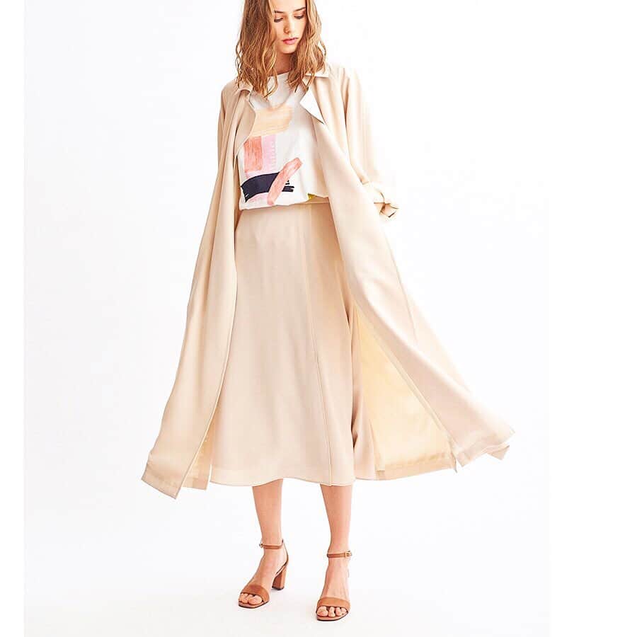 LOUNIE（ルーニィ）さんのインスタグラム写真 - (LOUNIE（ルーニィ）Instagram)「《LOUNIE 2020 Spring New Collection“LAGOM”》一日中キレイが持続する春スカート。シワになりにくいので、朝〜夜まで後ろ姿に自信が持てます✨ ㅤ 同素材で『テロンチコート』も展開。スカートとセットで着ると、オシャレ度がグッとUPします。 ㅤㅤㅤㅤㅤㅤ コートもスカートも、洗濯機洗いOK！実は雨が多い春ですが、淡いカラーも安心して着ていただけます☆ ㅤㅤㅤㅤㅤㅤ Coat(10112235①)¥44000+tax Skirt(10113236①)¥19000+tax Knit(10137212③)¥14000+tax ㅤㅤ #LOUNIE#lounie#ルーニィ#2020ss#fashion#lagom#ラゴム#通勤コーデ#お仕事コーデ#春アウター#カラーコート#セットアップ」2月7日 20時20分 - lounie_jp