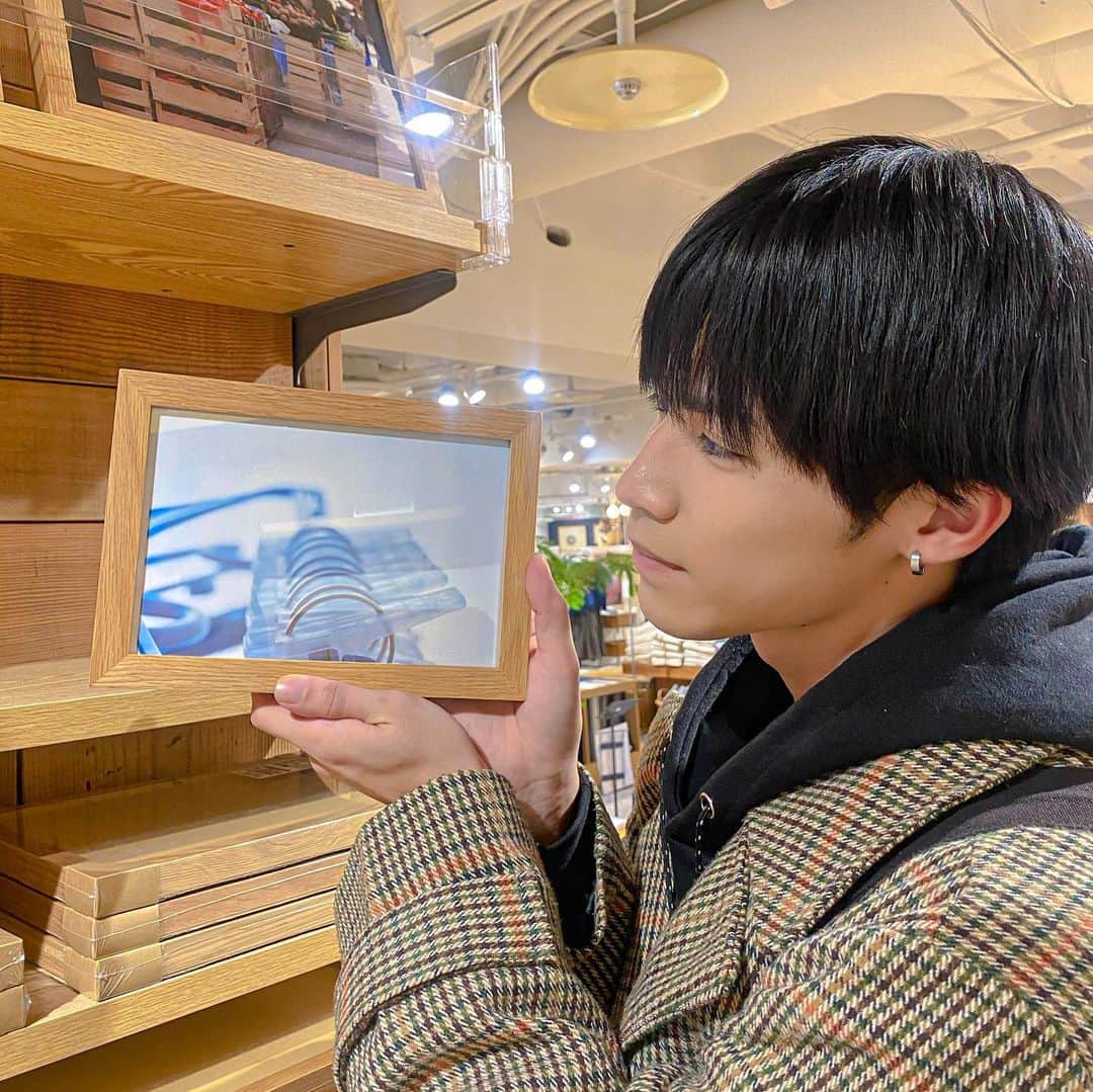 のインスタグラム：「こういう写真にハマってるw . . . .  #ショッピング  #彼女目線 #彼氏とデートなうに使っていいよ #shopping #brother #セクメン　#せくらば #セクラバ #大谷悠哉 #yuyaotani」