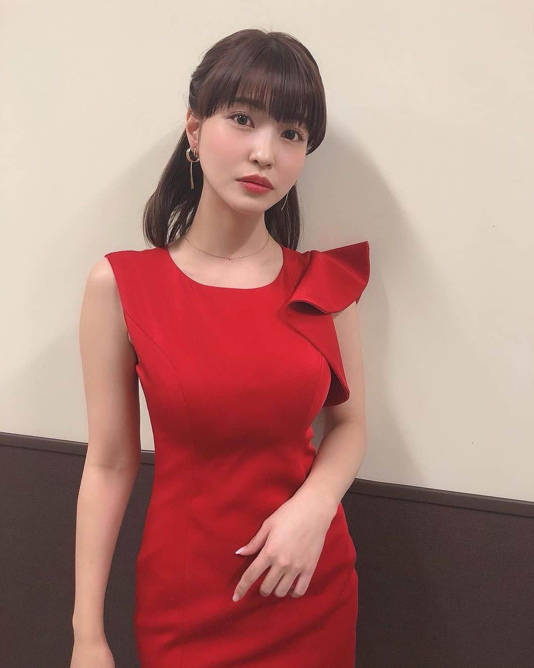 岸明日香さんのインスタグラム写真 - (岸明日香Instagram)「本日の衣装はこちら🥰 docomoカラーです💕 #NDV2020」2月7日 20時37分 - aspoo02