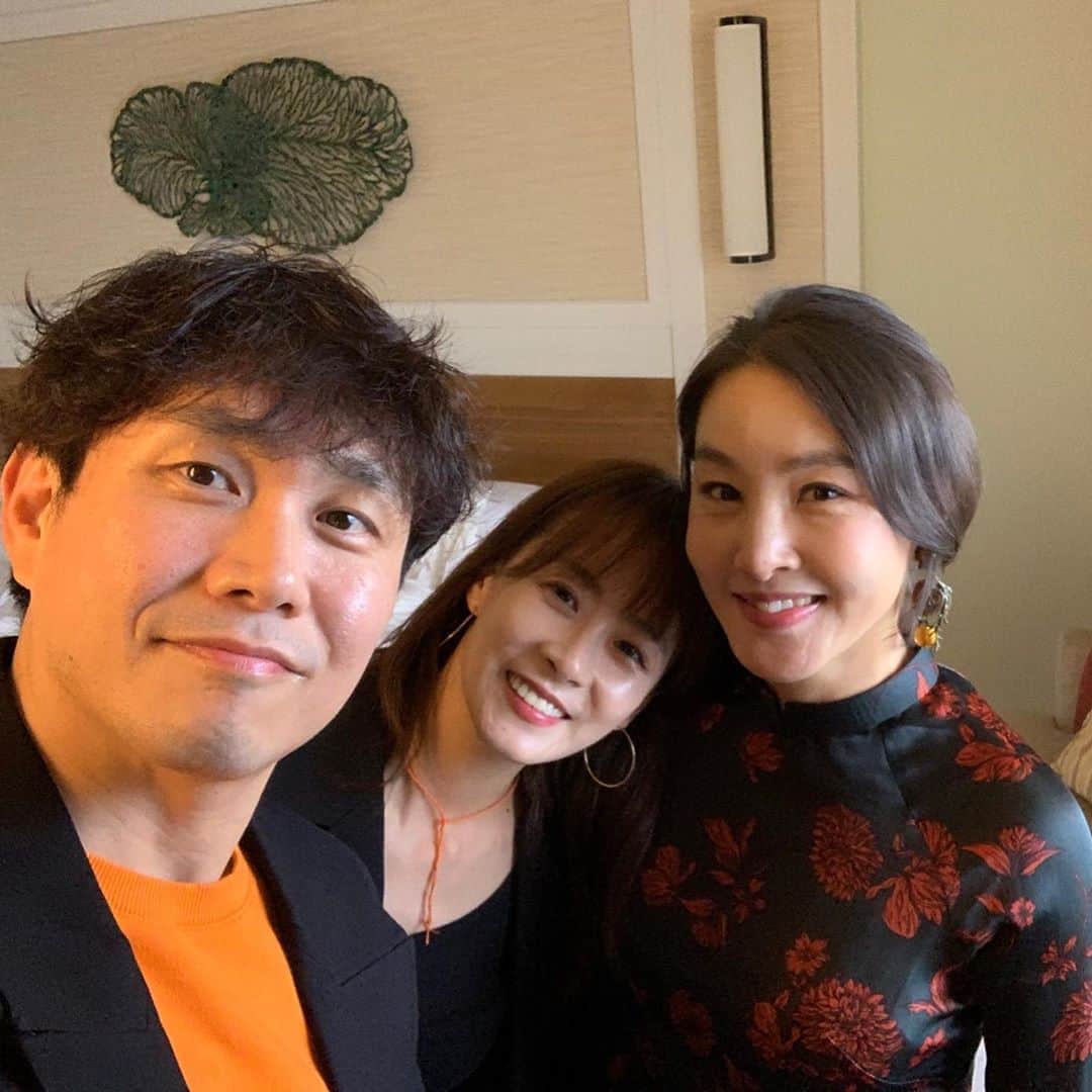 パク・ジヨンのインスタグラム：「우린지금 괌🌈#프레인컨설팅그룹#여준영대표#오정세#류현경」