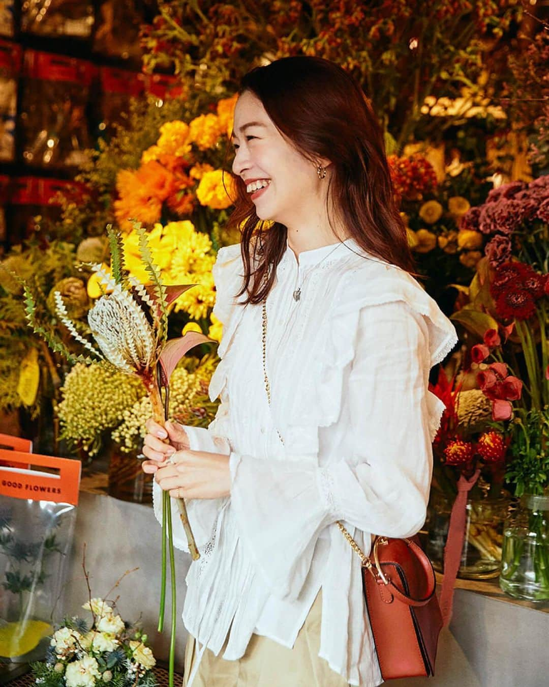 石井亜美さんのインスタグラム写真 - (石井亜美Instagram)「💐 . @forsure__official の撮影より📸 インタビューが3記事アップされているので、 お買い物を楽しみがてらチェックしてね☺️🌈 . . Photographer  @kentomori.insta #forsure #deicy #troissanglier #drmarten #fashion #allgoodflowers」2月7日 20時45分 - ami_ishii_