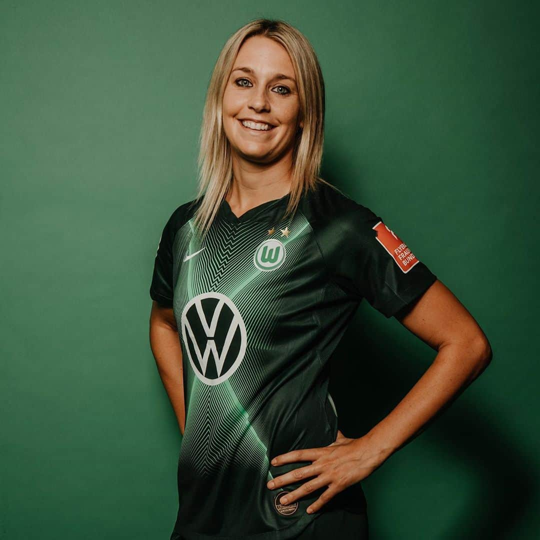 レナ・ゲースリンクさんのインスタグラム写真 - (レナ・ゲースリンクInstagram)「One week left 💪🏽☺️ @die_liga #dieliga #vflwolfsburgfrauen #vflwolfsburg #puma #pumafootball #wolfsburg #tsghoffenheimfrauen」2月7日 20時49分 - lena_goessling