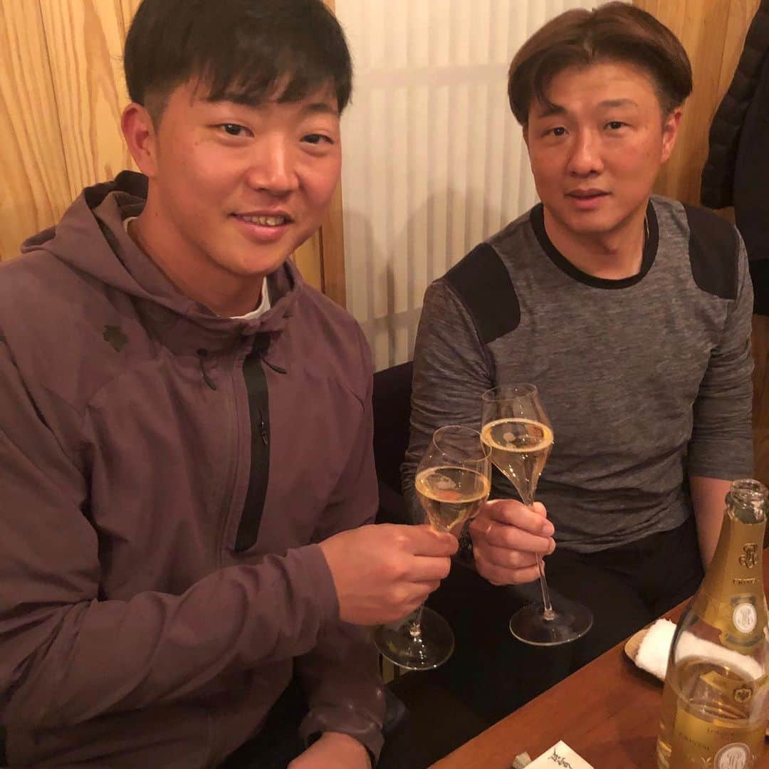 川原弘之さんのインスタグラム写真 - (川原弘之Instagram)「先日岡島さんと食事する機会がありました^_^ いい話をたくさん聞けました！ 今後にいかせるように頑張ります！ 岡島さんありがとうございました(^^) #岡島秀樹さん」2月7日 20時50分 - 63hiroyukikawahara