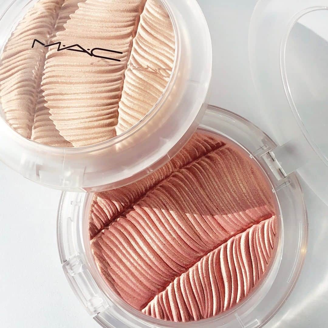 M∙A∙C Cosmetics Japanのインスタグラム：「ㅤ 春らしい透明感のある表情を演出する、限定コレクションが登場✨ ㅤ 絶妙なニュートラル～パステルカラーのラインアップ💄 どんなスキントーンにも映えるカラーで、あなた自身の美しさを際立たせて！ ㅤ *2月10日(月) 公式オンラインショップ先行発売 *2月14日(金) 全国発売 ㅤ ㅤ #MACLoudandClear #MACラウドアンドクリア #MACトレンド2020 ㅤ #MACCosmeticsJapan #MACコスメ #MACCosmetics #MACLovesLips #コスメ #メイク #美容 #リップメイク #リップ #口紅 #リップグロス #リップスティック #アイメイク #アイシャドウ #チーク #ハイライト #新色 #限定コスメ #ツヤ #ツヤメイク #春メイク #透明感 #ピンクメイク #血色メイク #血色感 #デパコス #お気に入りコスメ」