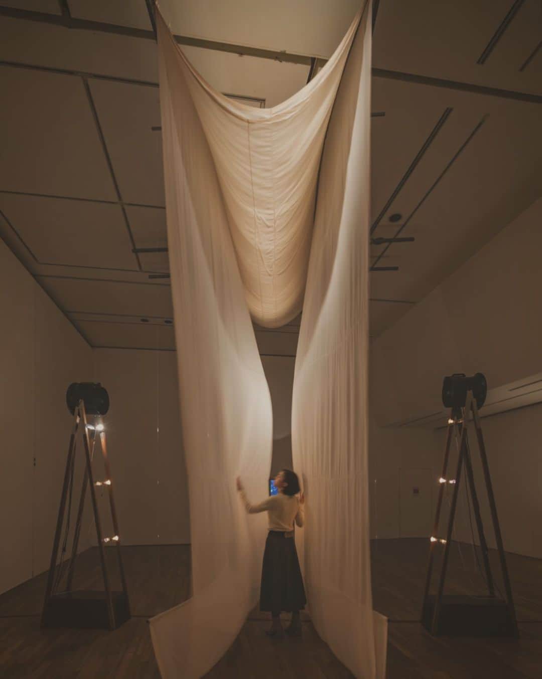 小池花瑠奈さんのインスタグラム写真 - (小池花瑠奈Instagram)「🌫🌫💡🌫🌫 #installation #art #modernart  #現代美術」2月7日 12時18分 - natsu_matsumiya